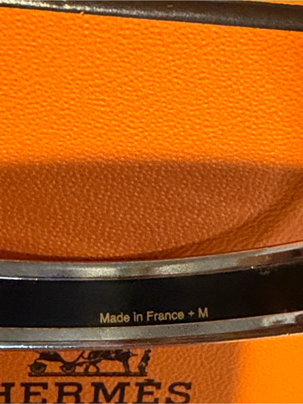 Hermès White and Silver Patterned Enamel Bangle - Picture 4 of 6